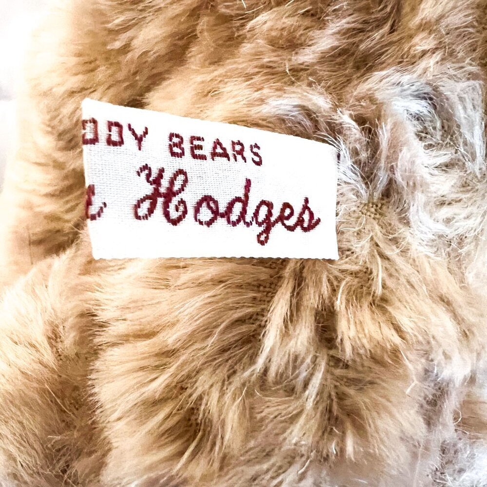Donna Hodges Original Mohair Teddy Bear and Christmas outfit - Picture 11 of 12